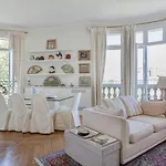 Avenue De La Bourdonnais III By Onefinestay