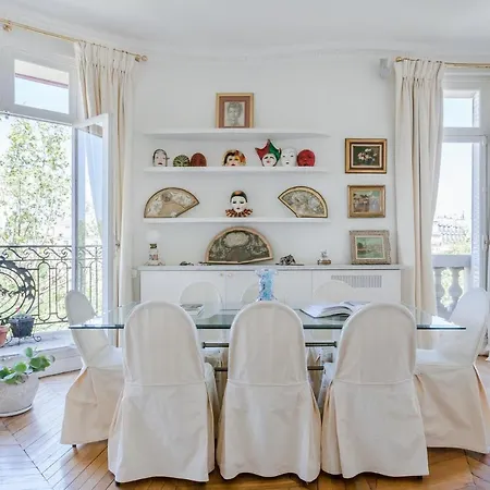 Avenue De La Bourdonnais Iii By Onefinestay