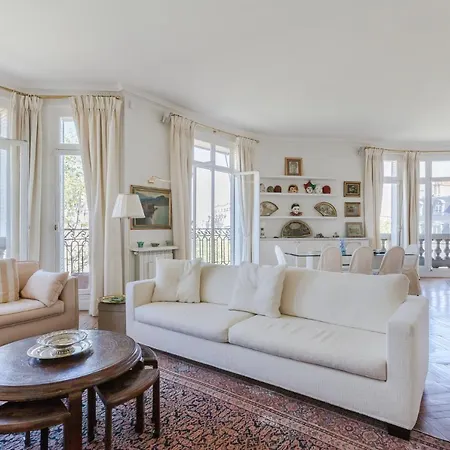 Avenue De La Bourdonnais Iii By Onefinestay *